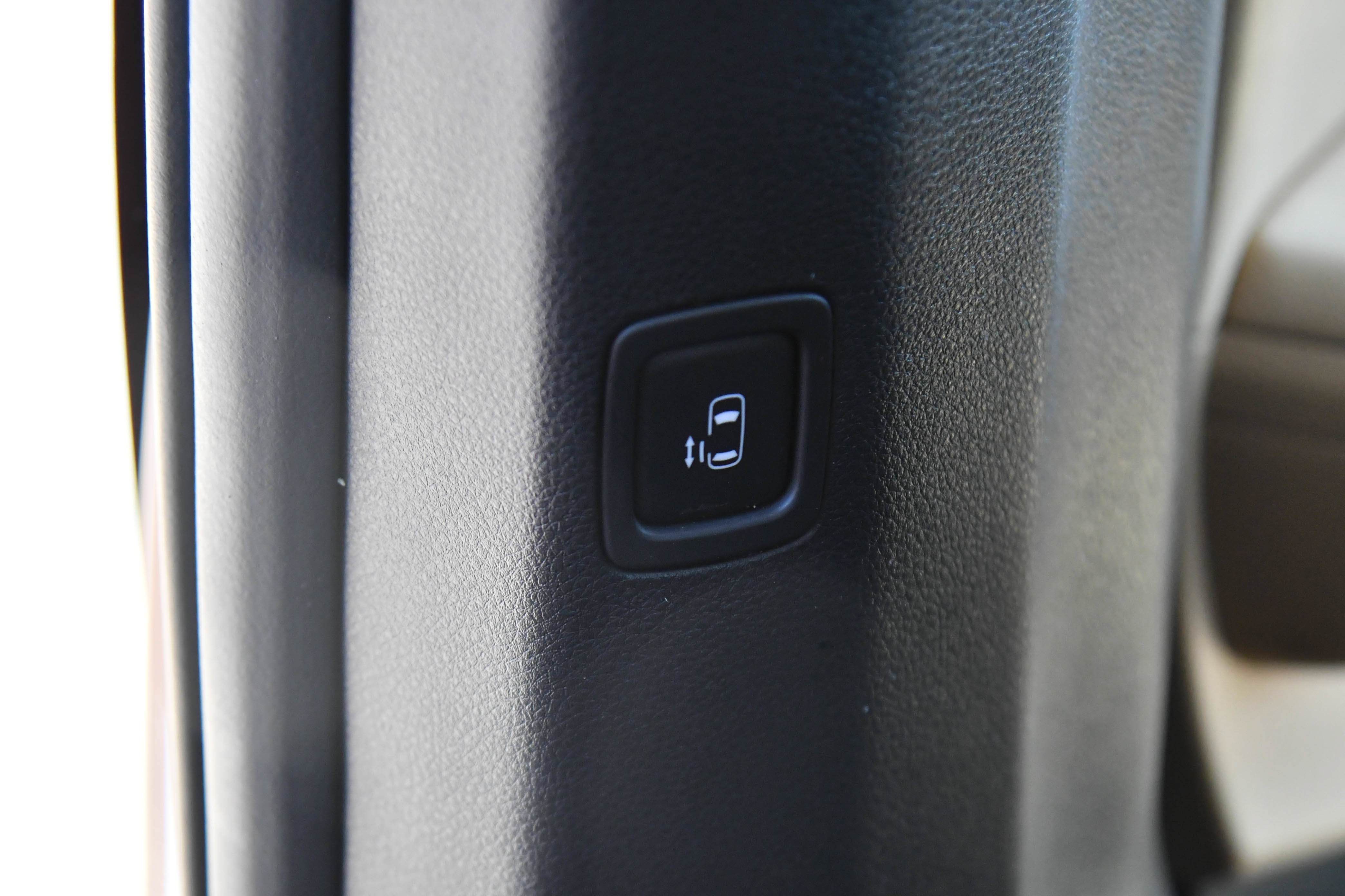 Used 2022 Kia Carnival LX FWD image 41