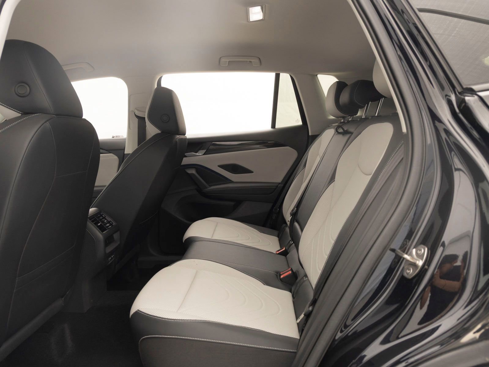 Used 2025 Volkswagen Tiguan SE image 20