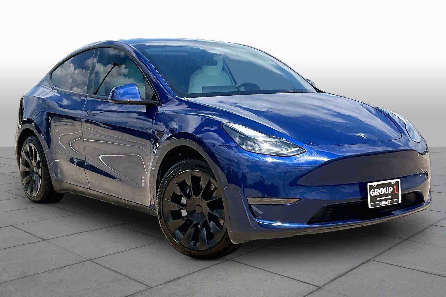 Used 2025 Tesla Model Y Long Range RWD image 2