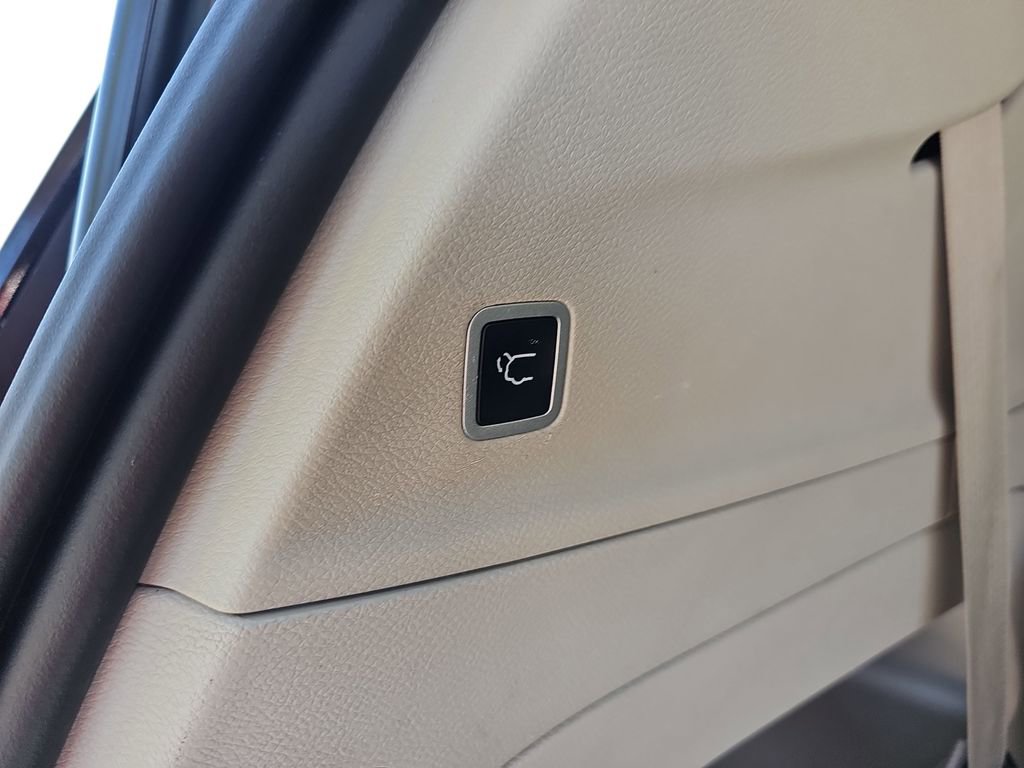 Used 2023 Chrysler Pacifica Touring-L FWD image 32
