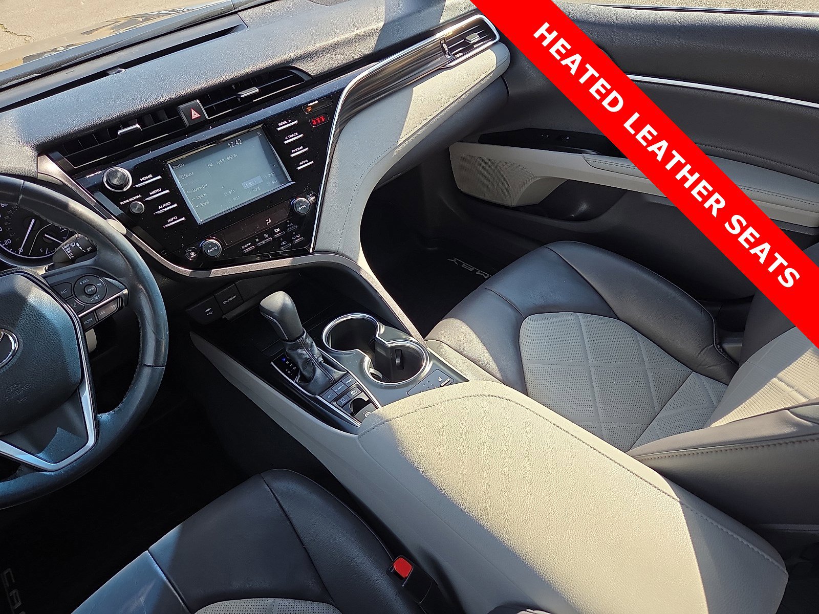 Used 2018 Toyota Camry XLE image 12