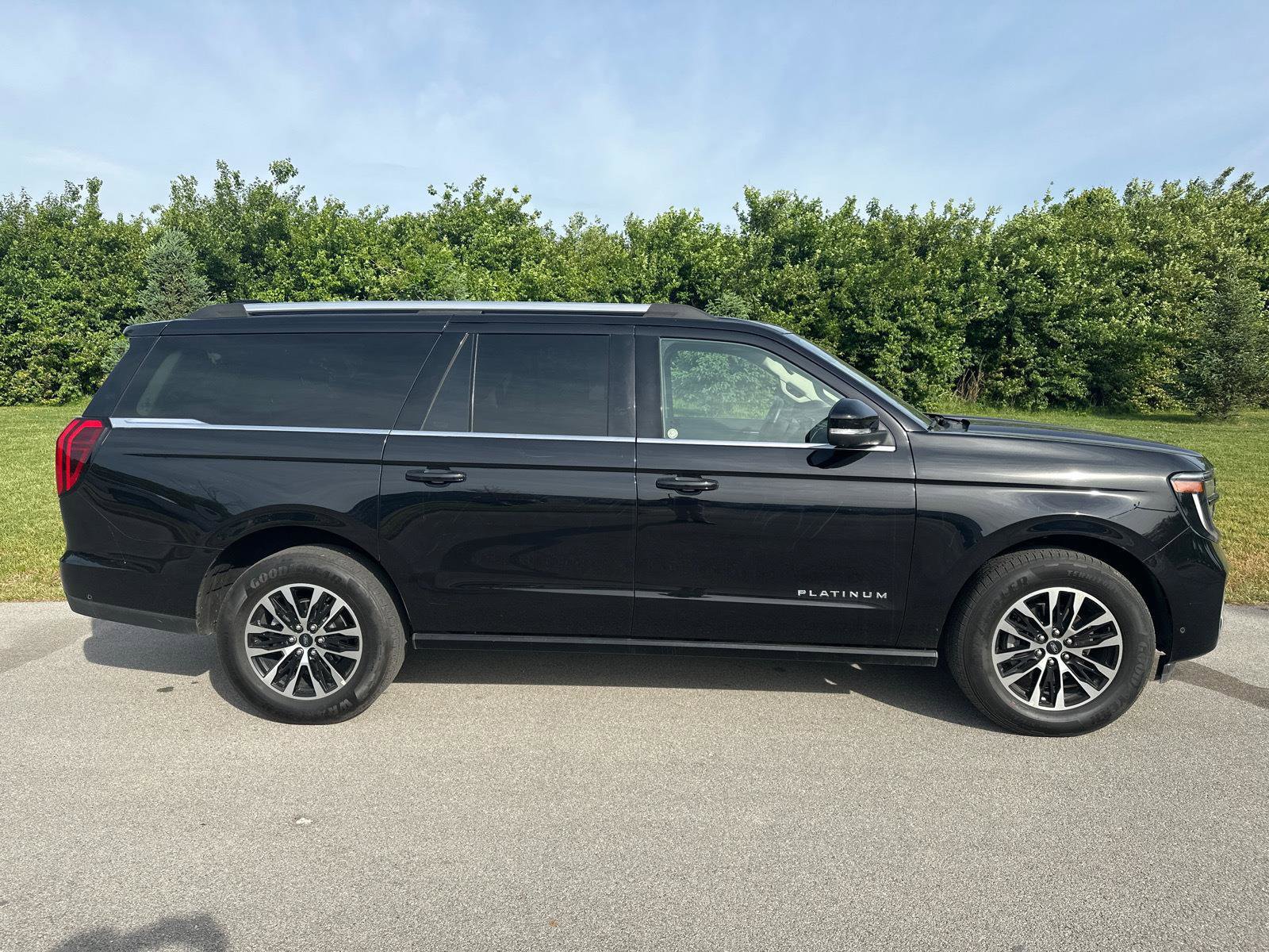 Used 2025 Ford Expedition Max Platinum AWD/4WD image 18