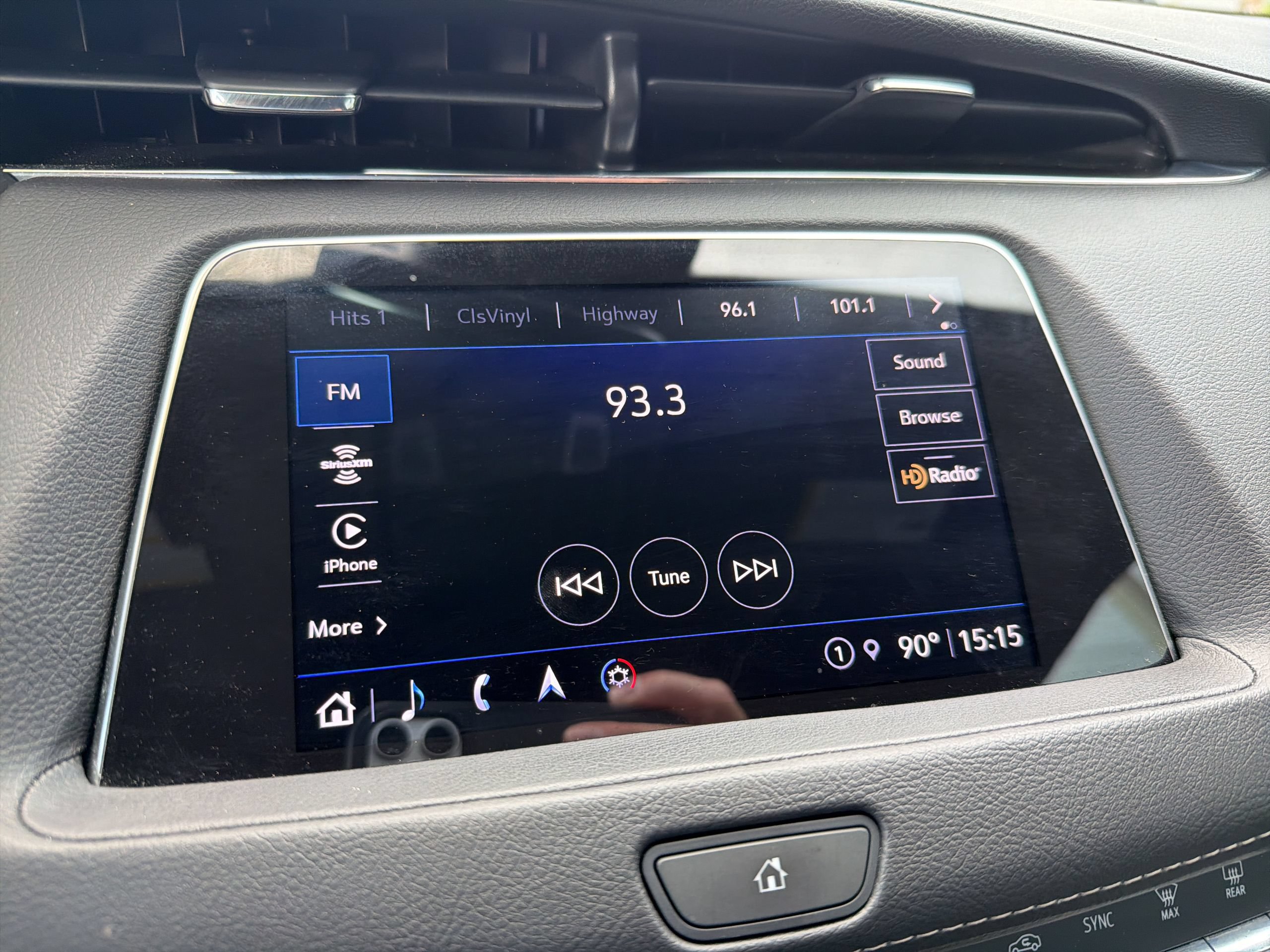 Used 2023 Cadillac XT4 Premium Luxury w/ Technology Package FWD image 15