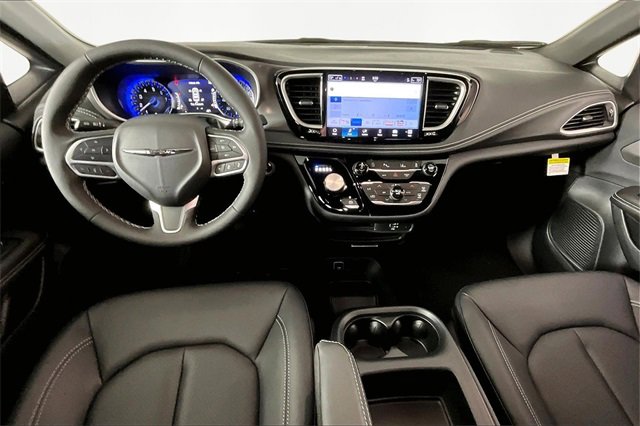 New 2026 Chrysler Pacifica Select image 6