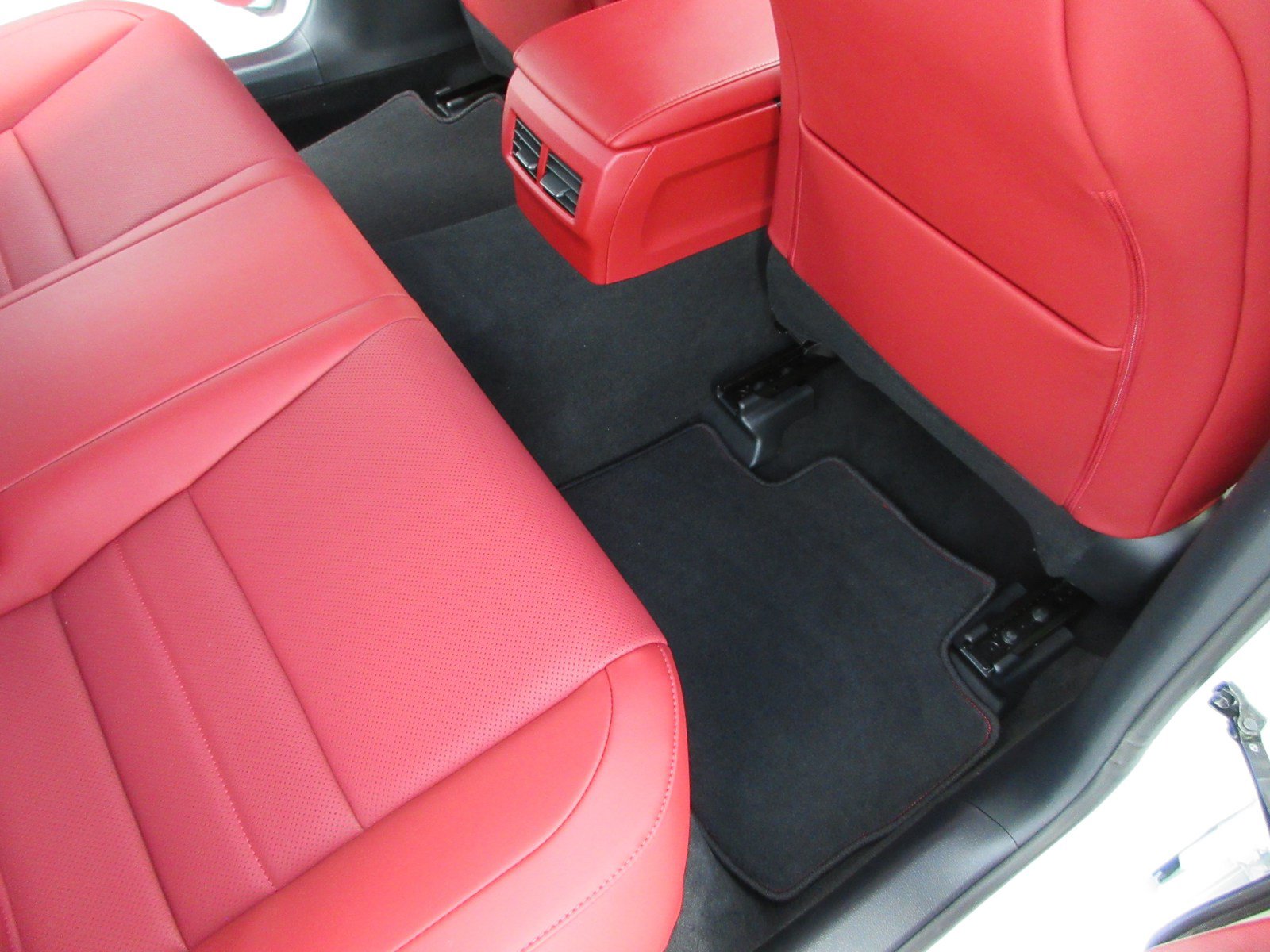 Used 2025 Lexus IS 500 RWD image 21
