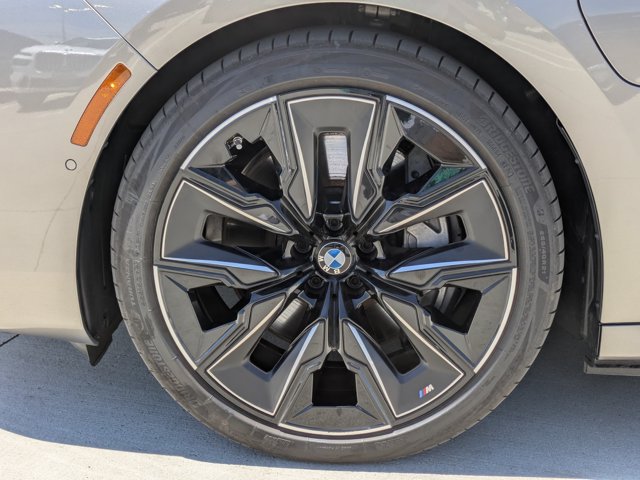 Used 2025 BMW 750e xDrive w/ Executive Package AWD/4WD image 25