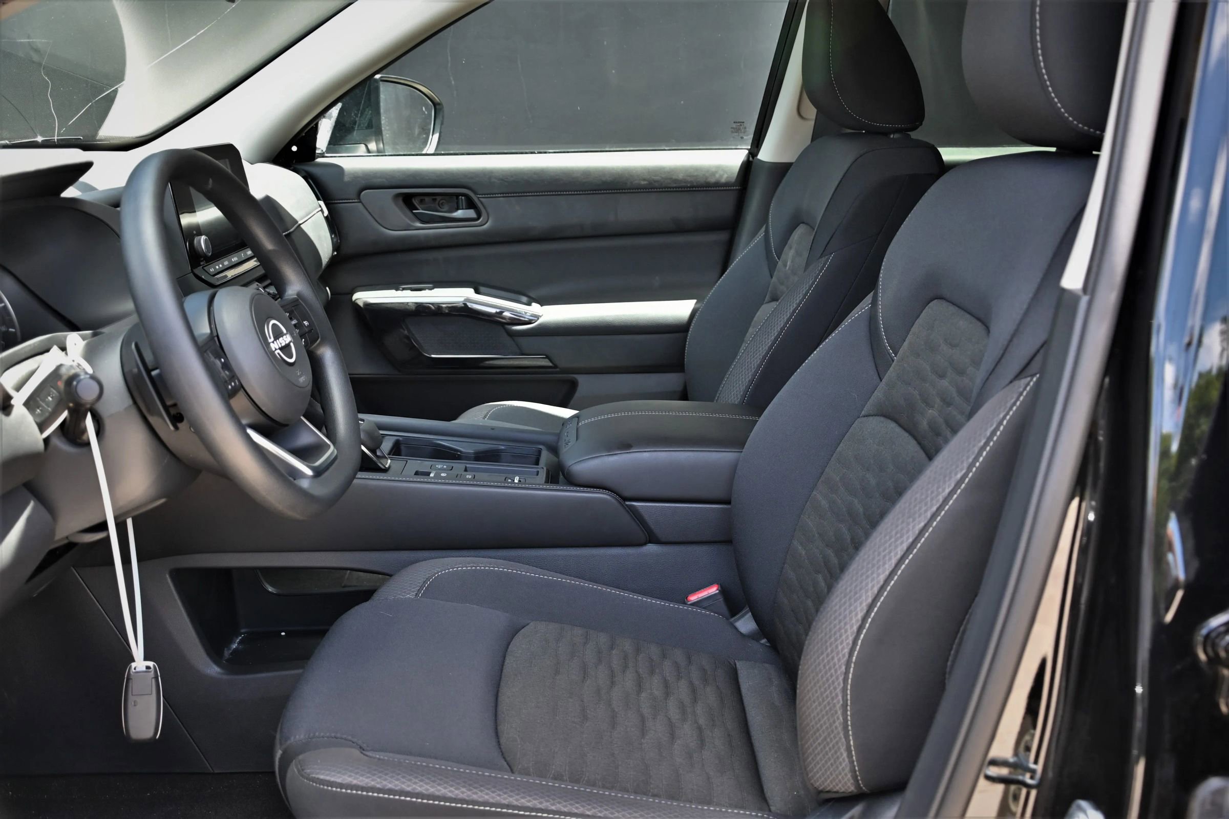 Used 2025 Nissan Pathfinder S image 13