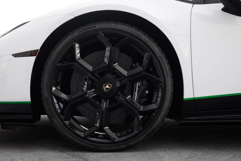 Used 2023 Lamborghini Huracan Tecnica RWD image 15
