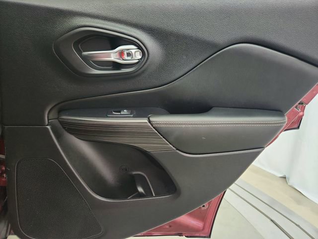 Used 2017 Jeep Cherokee Limited image 27