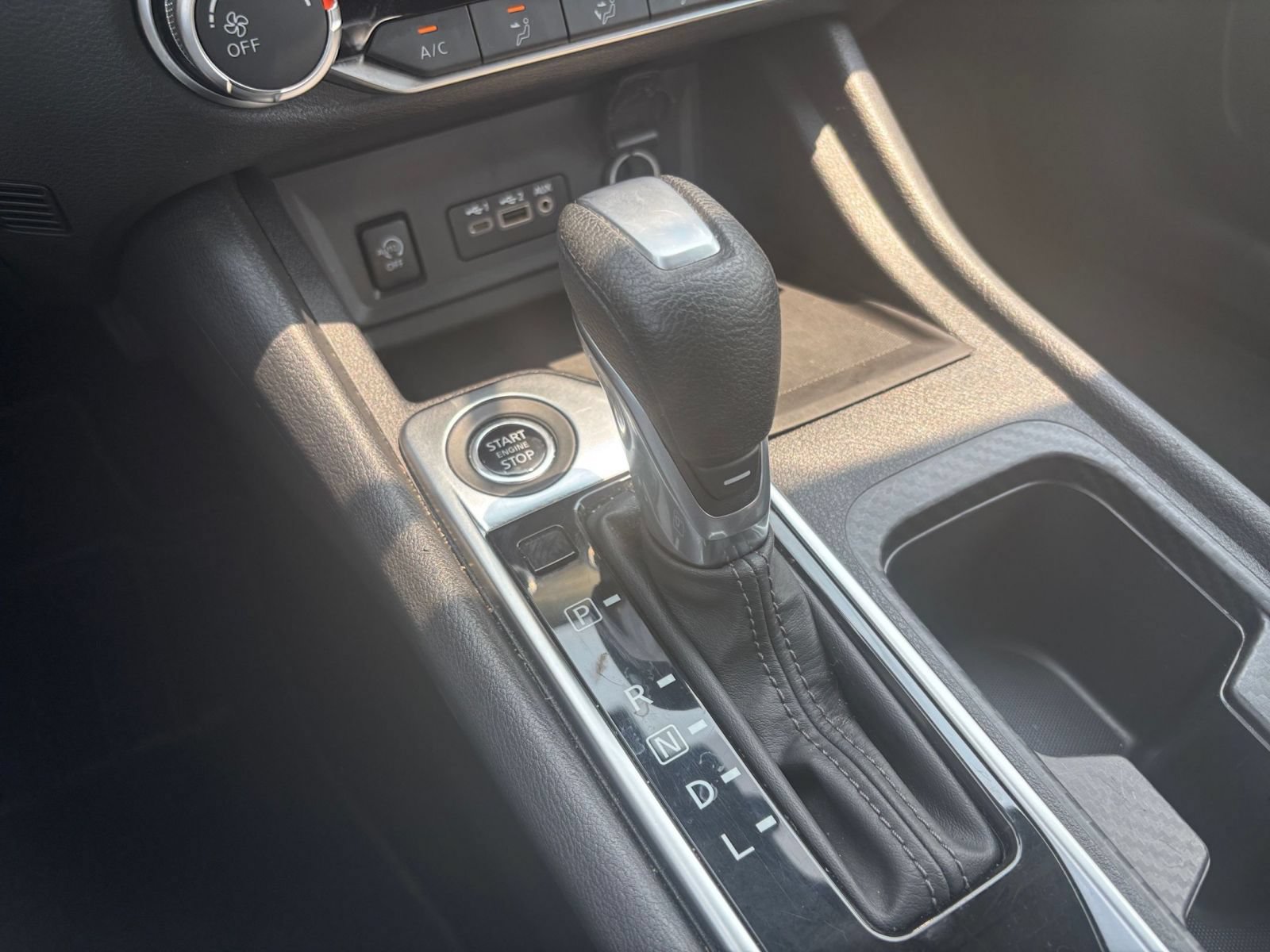 Used 2025 Nissan Sentra SV FWD image 36