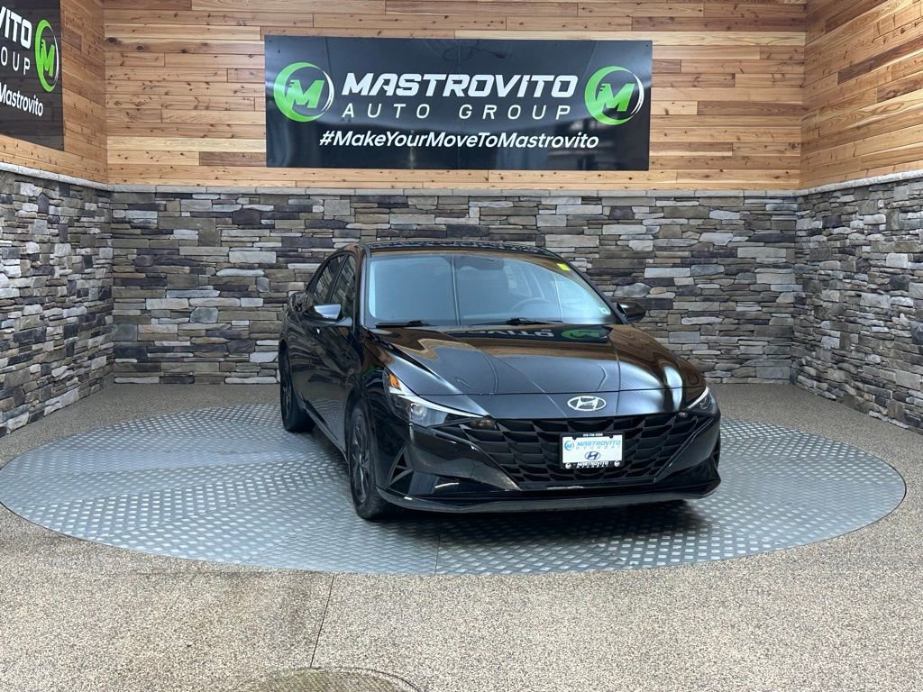 Certified 2023 Hyundai Elantra SEL image 2