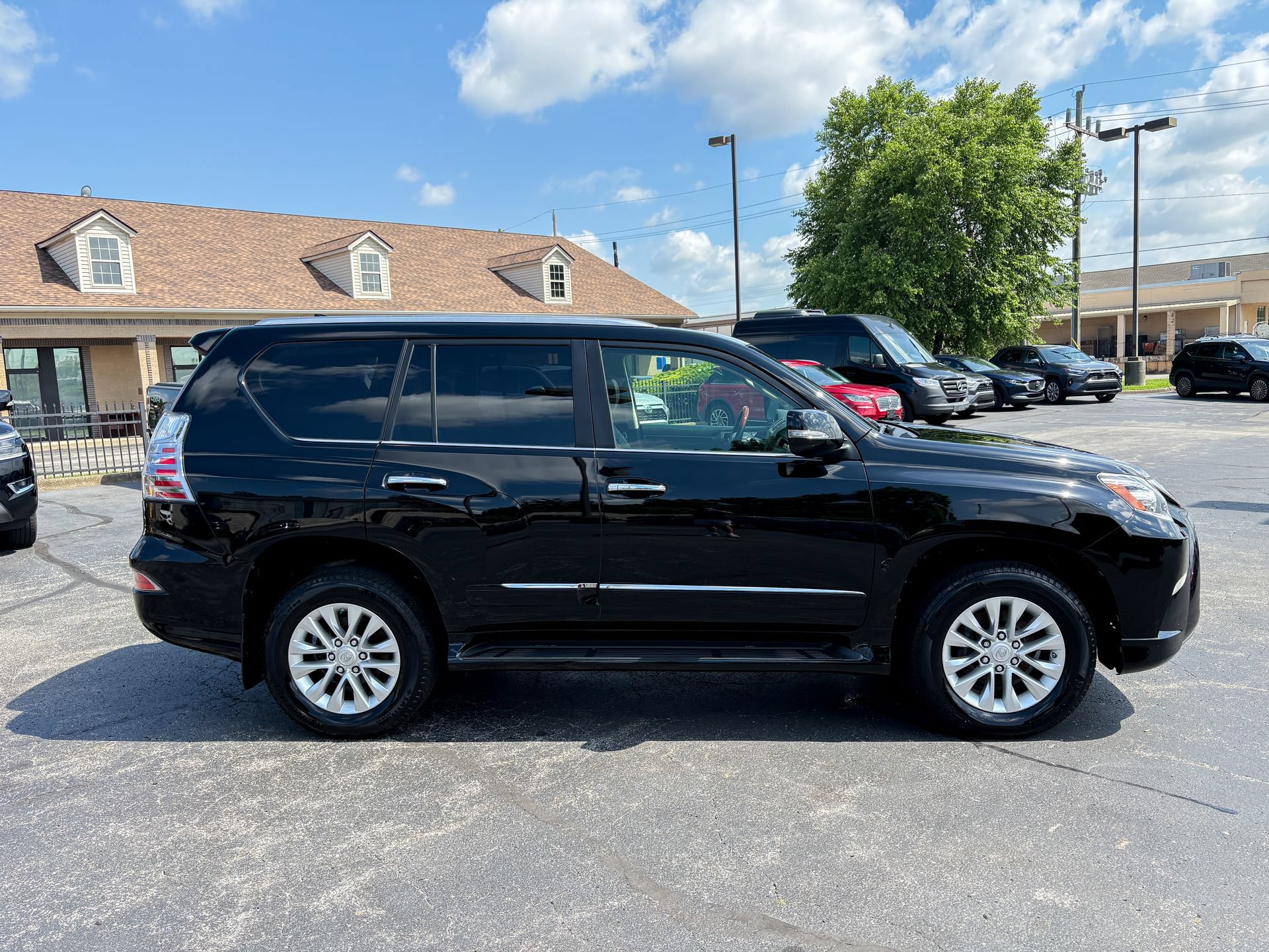 Used 2016 Lexus GX 460 w/ Premium Package AWD/4WD image 16