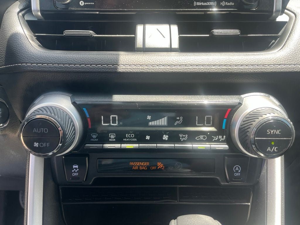 Used 2021 Toyota RAV4 XLE w/ Convenience Package FWD image 29