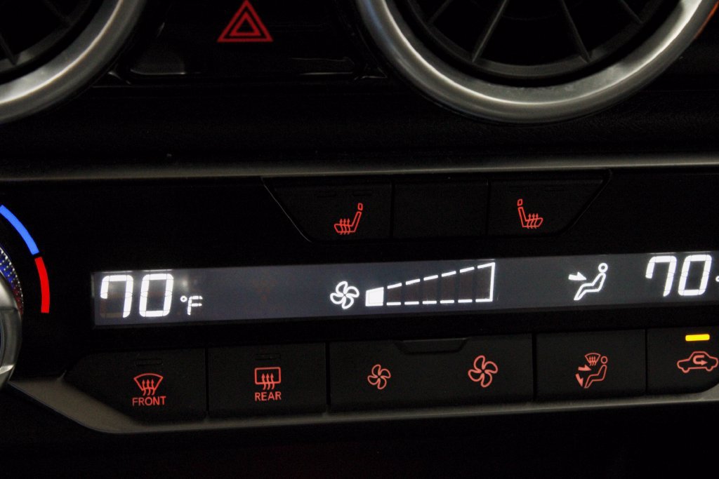 Certified 2025 Nissan Sentra SR FWD image 4