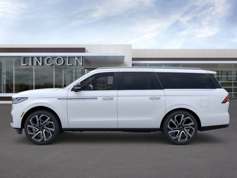 New 2026 Lincoln Navigator L Reserve AWD/4WD image 3