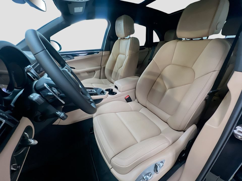 New 2026 Porsche Macan AWD/4WD image 5