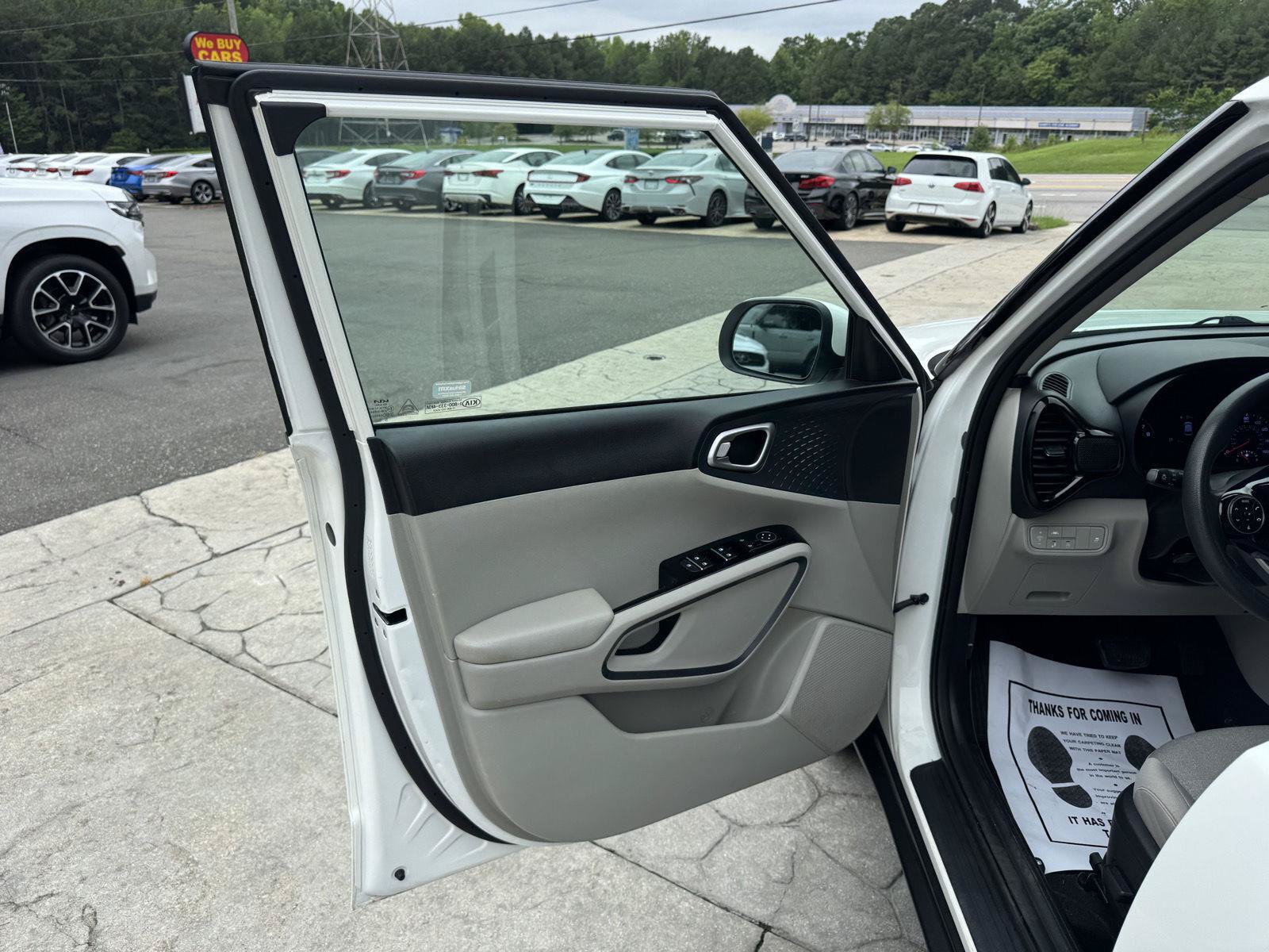 Used 2022 Kia Soul S FWD image 5