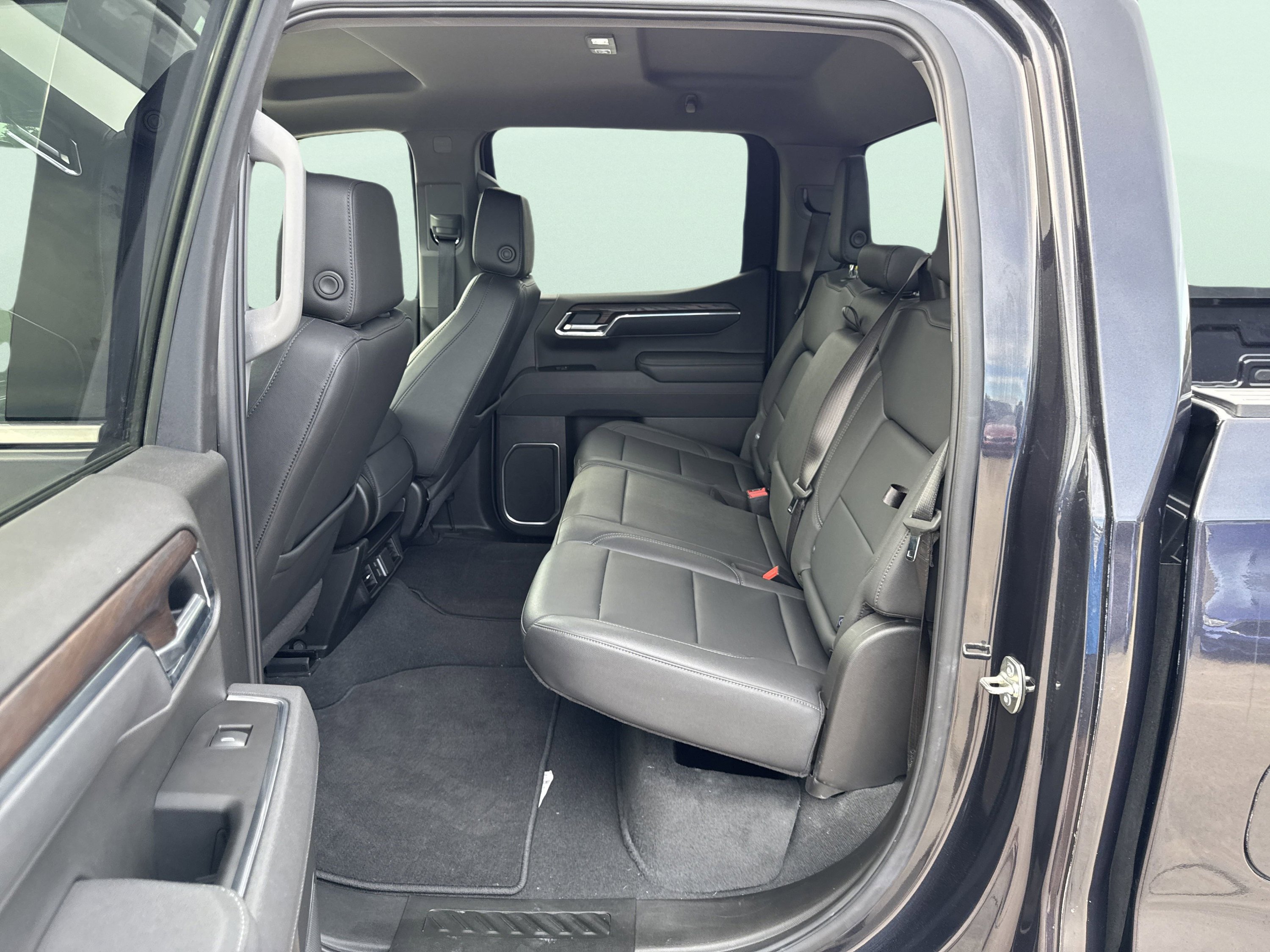 Used 2025 GMC Sierra 1500 SLT image 18