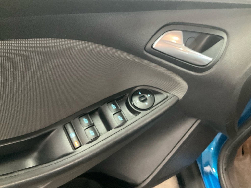 Used 2014 Ford Focus SE w/ SE Winter Package image 25