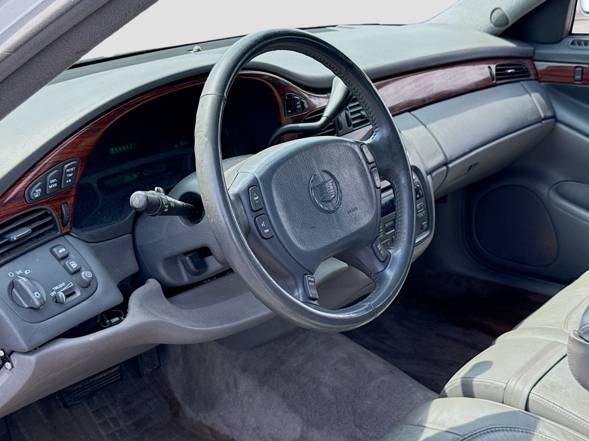 Used 2003 Cadillac De Ville FWD image 3