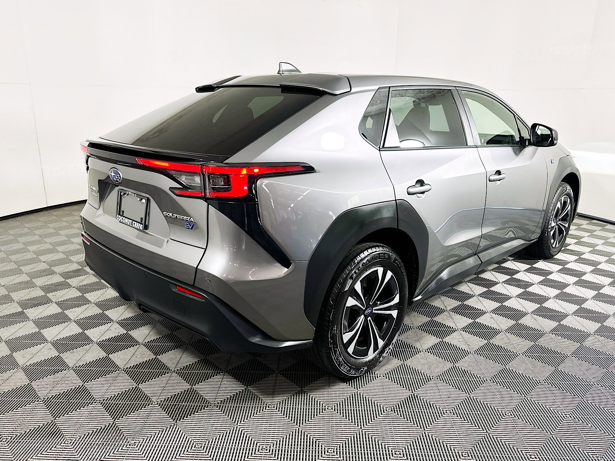 Used 2023 Subaru Solterra AWD image 3