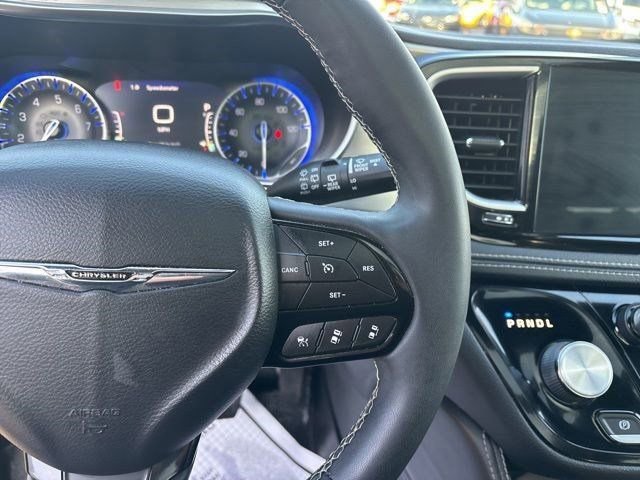 Used 2023 Chrysler Pacifica Limited w/ Uconnect Theater Family Group image 18