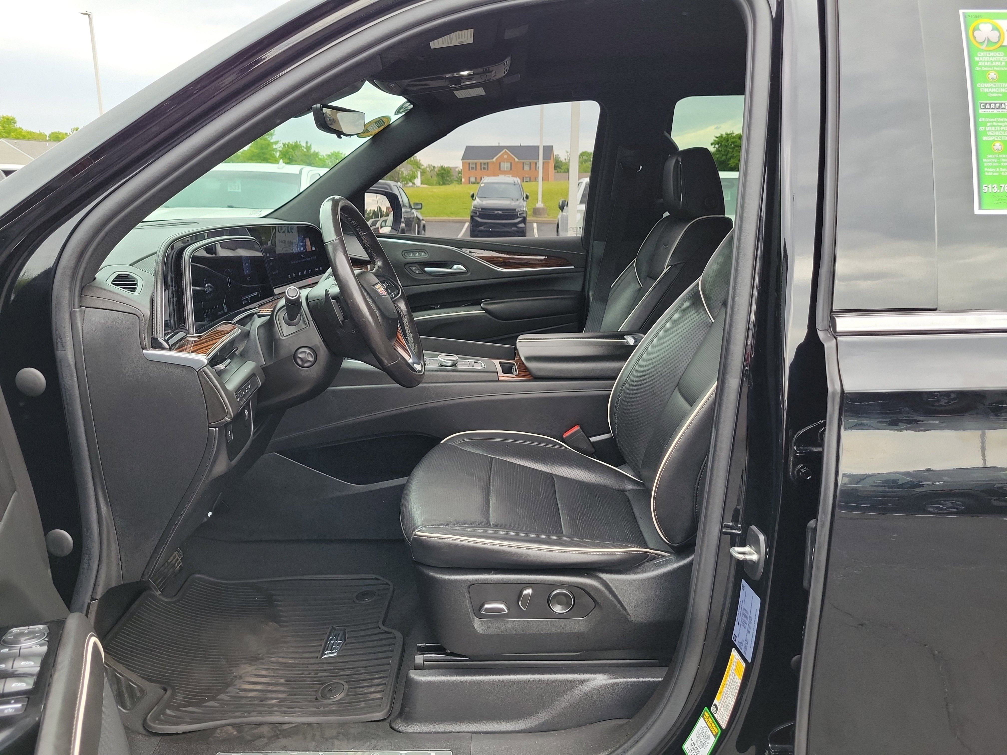 Used 2021 Cadillac Escalade Premium Luxury AWD/4WD image 17