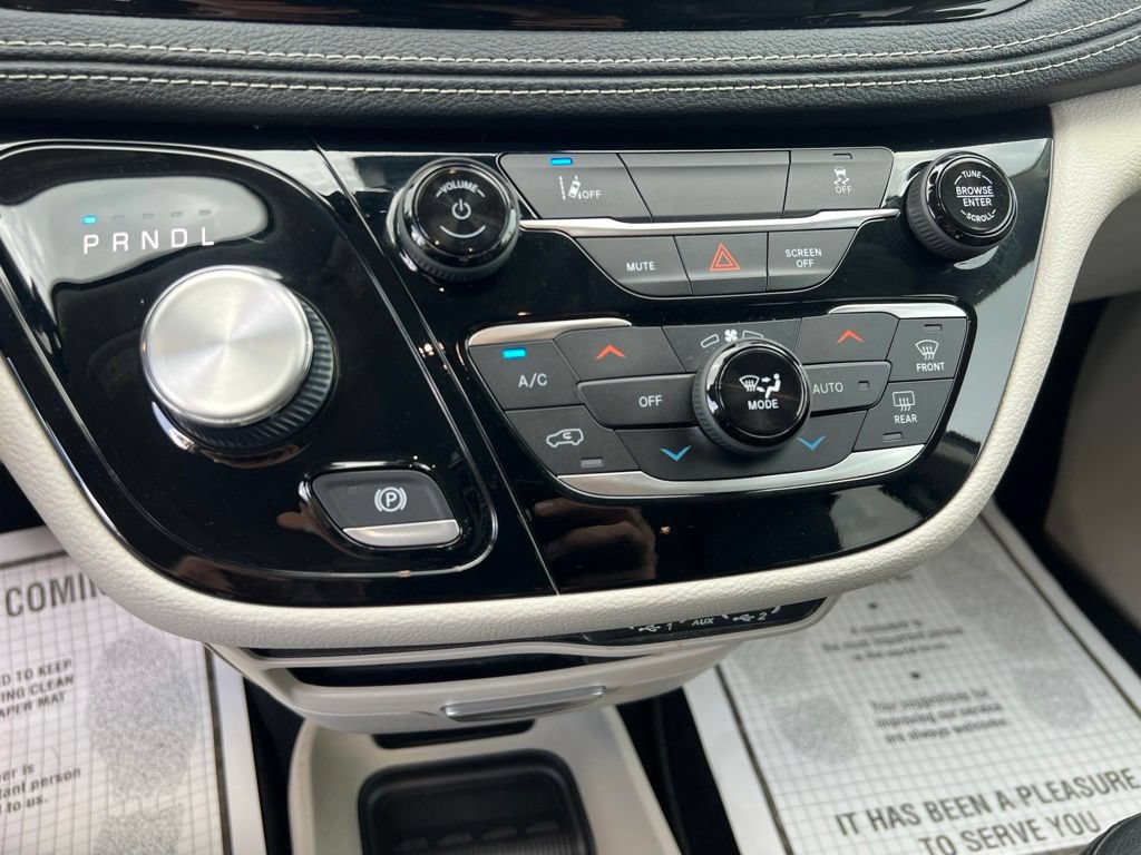 Used 2022 Chrysler Pacifica Touring-L FWD image 33