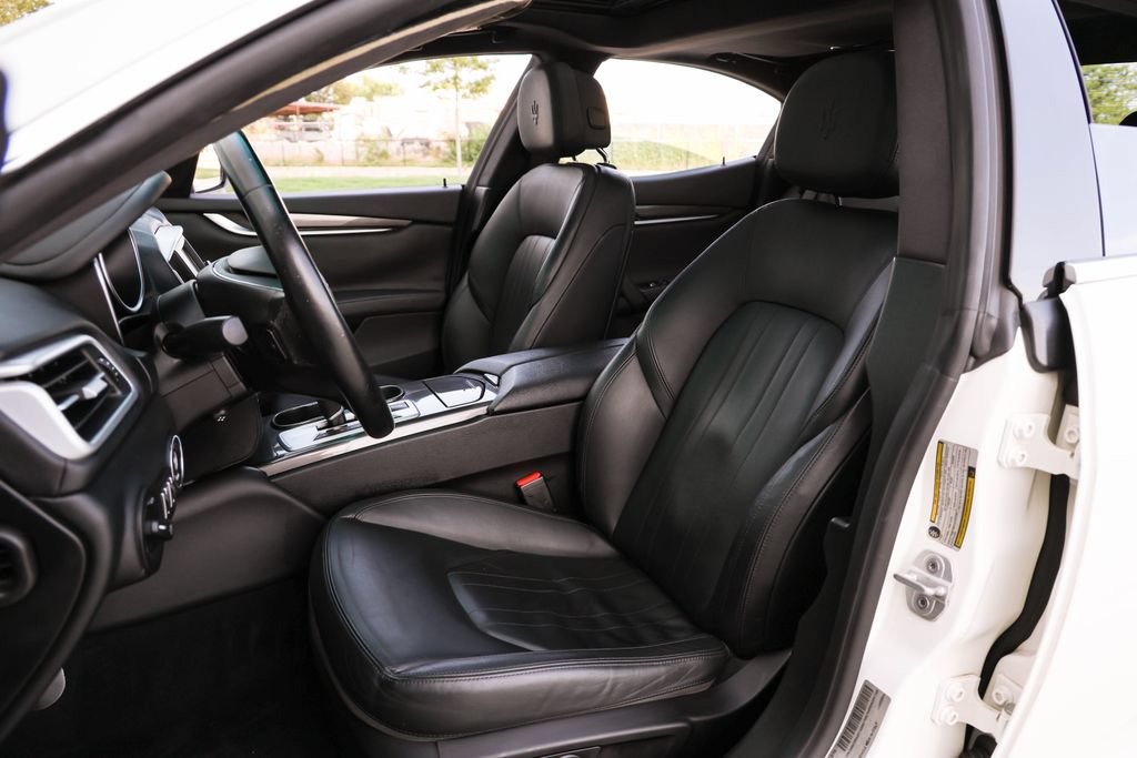 Used 2015 Maserati Ghibli RWD image 19