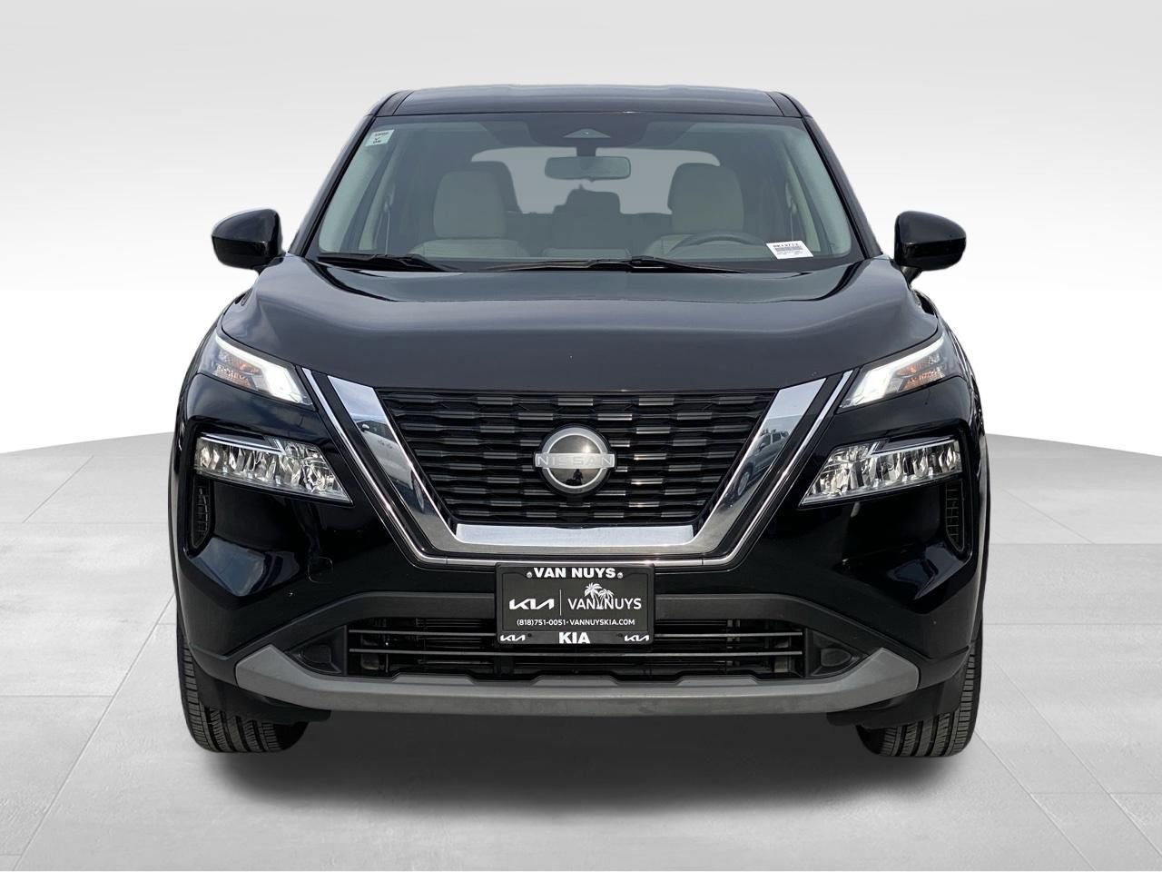 Used 2023 Nissan Rogue SV image 9