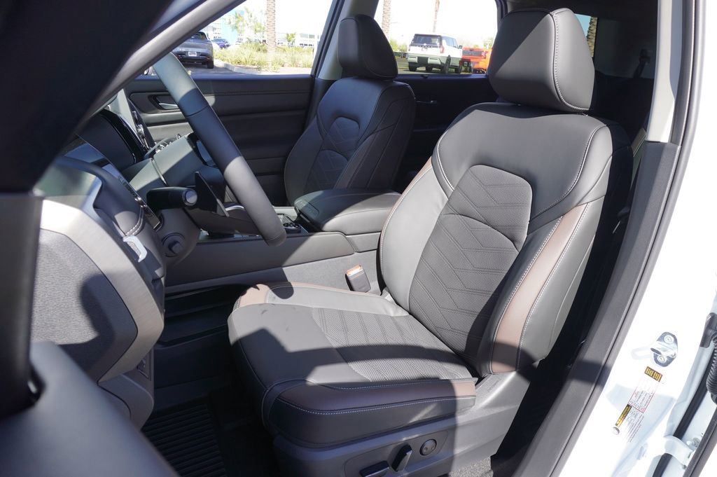 Certified 2025 Nissan Pathfinder Platinum AWD/4WD image 14