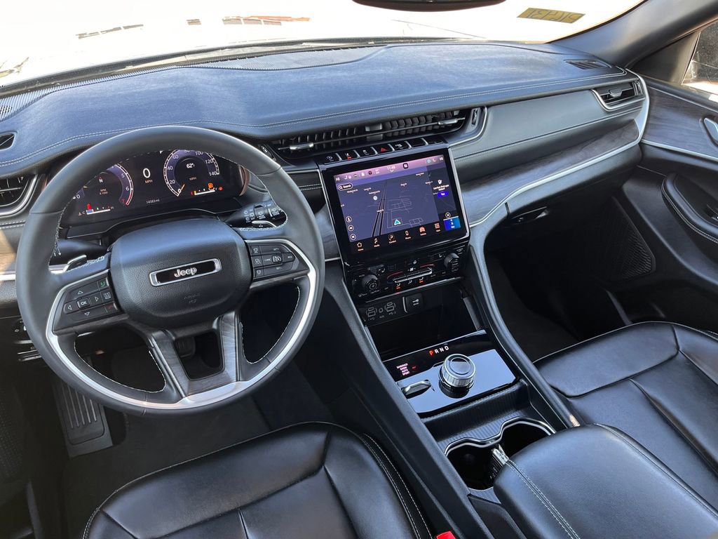 Used 2024 Jeep Grand Cherokee Limited image 22