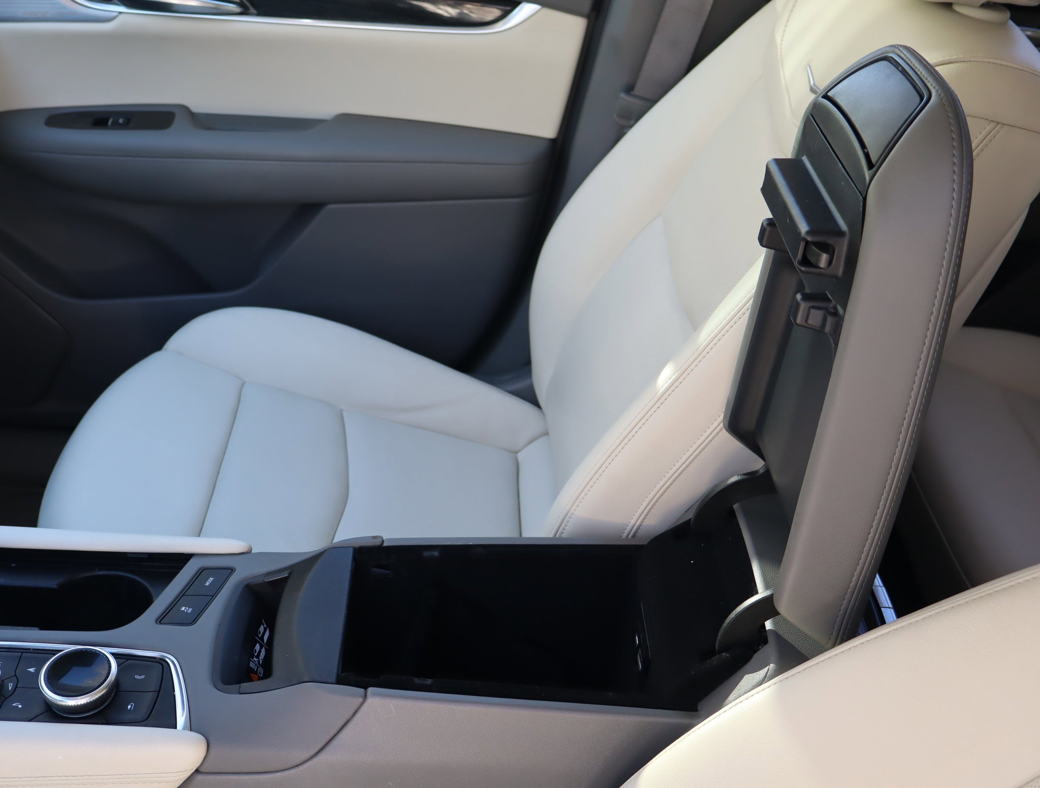 Used 2020 Cadillac XT6 Premium Luxury image 34