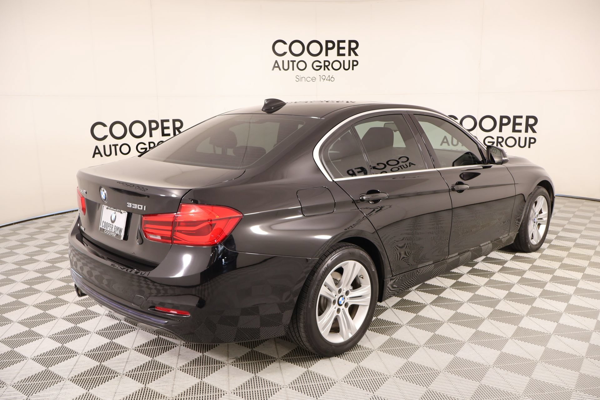 Used 2018 BMW 330i xDrive Sedan AWD/4WD image 21
