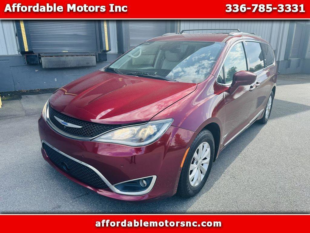 Used 2019 Chrysler Pacifica Touring-L w/ Advanced Safetytec Group FWD image 1