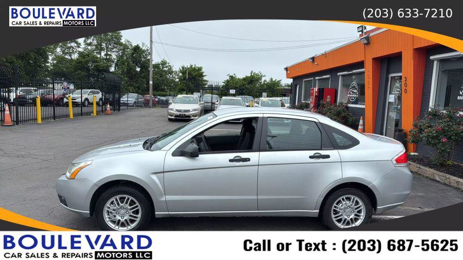 Used 2010 Ford Focus SE image 4