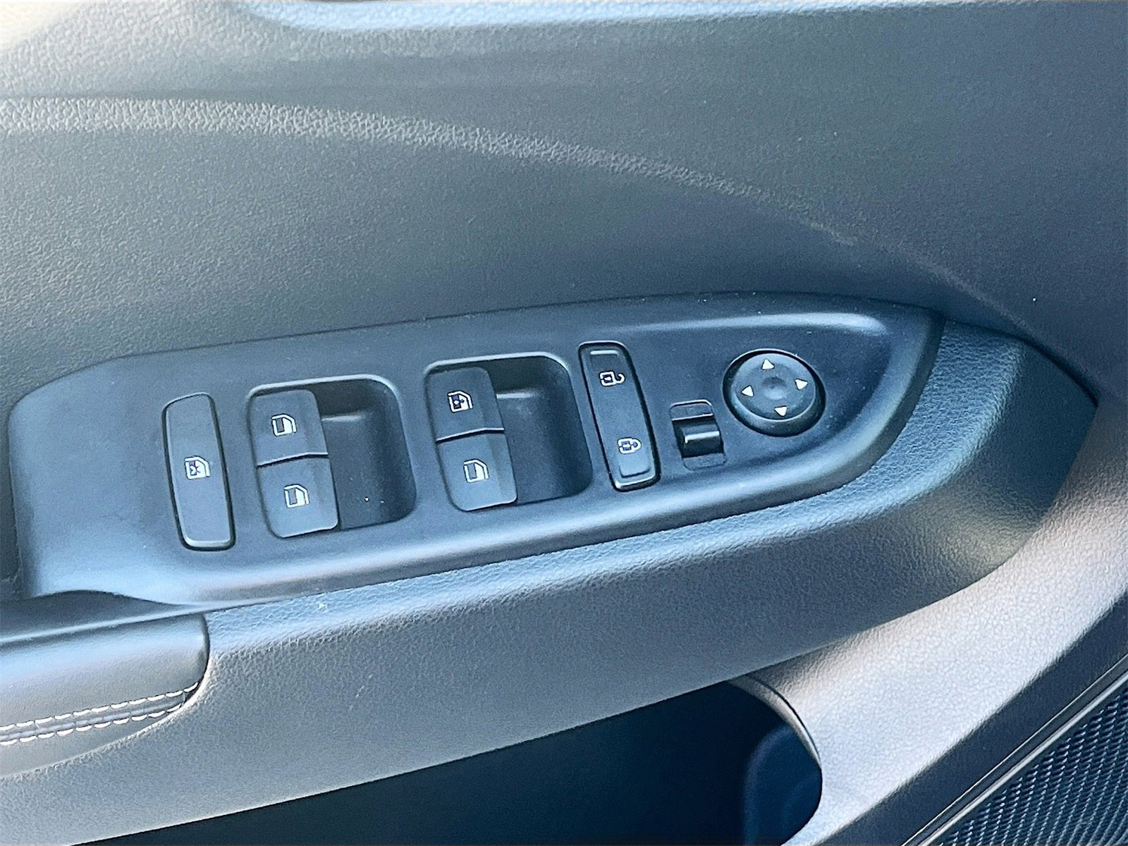 Used 2024 Hyundai Venue Limited image 18