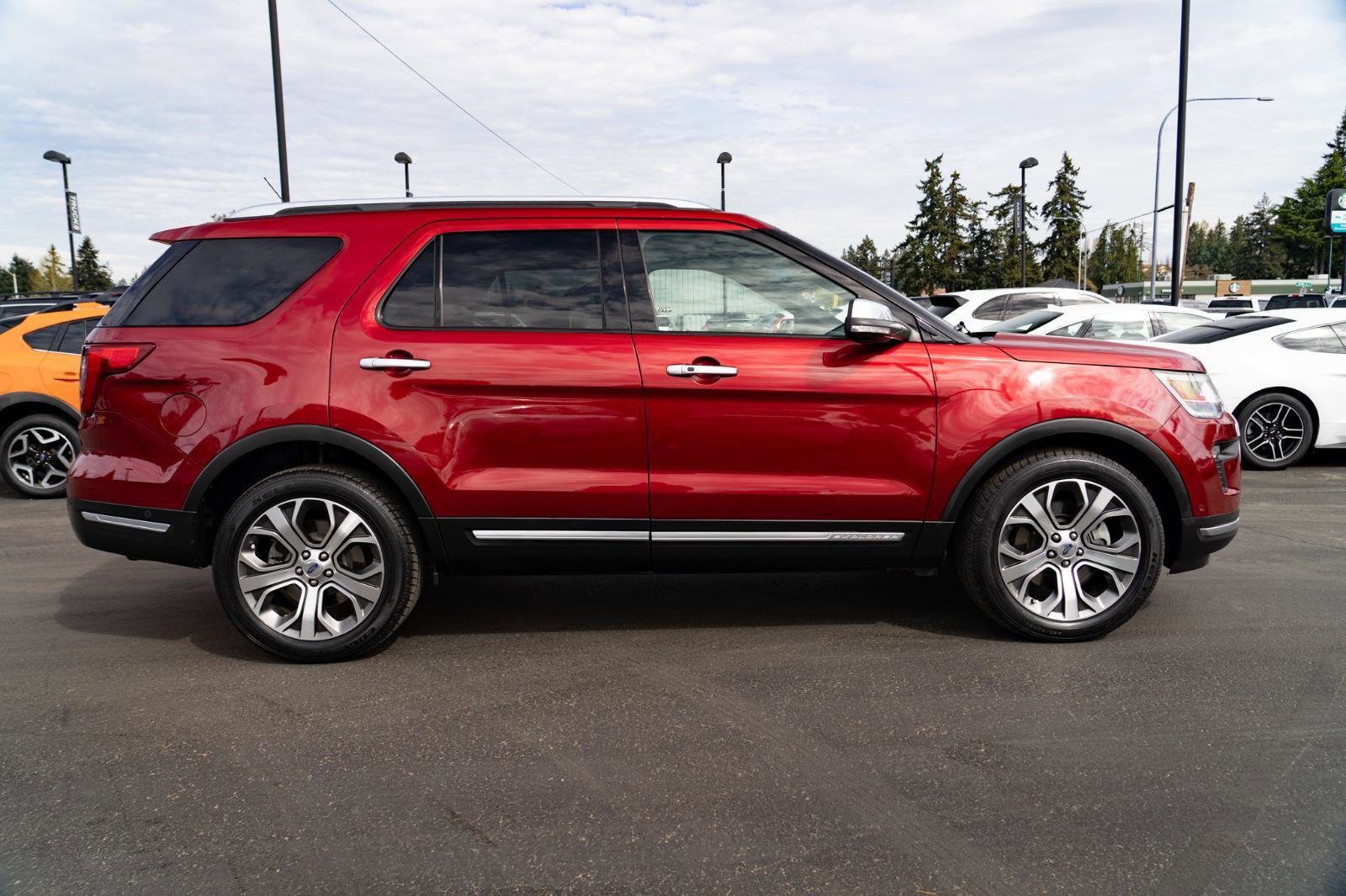 Used 2019 Ford Explorer Platinum AWD/4WD image 8