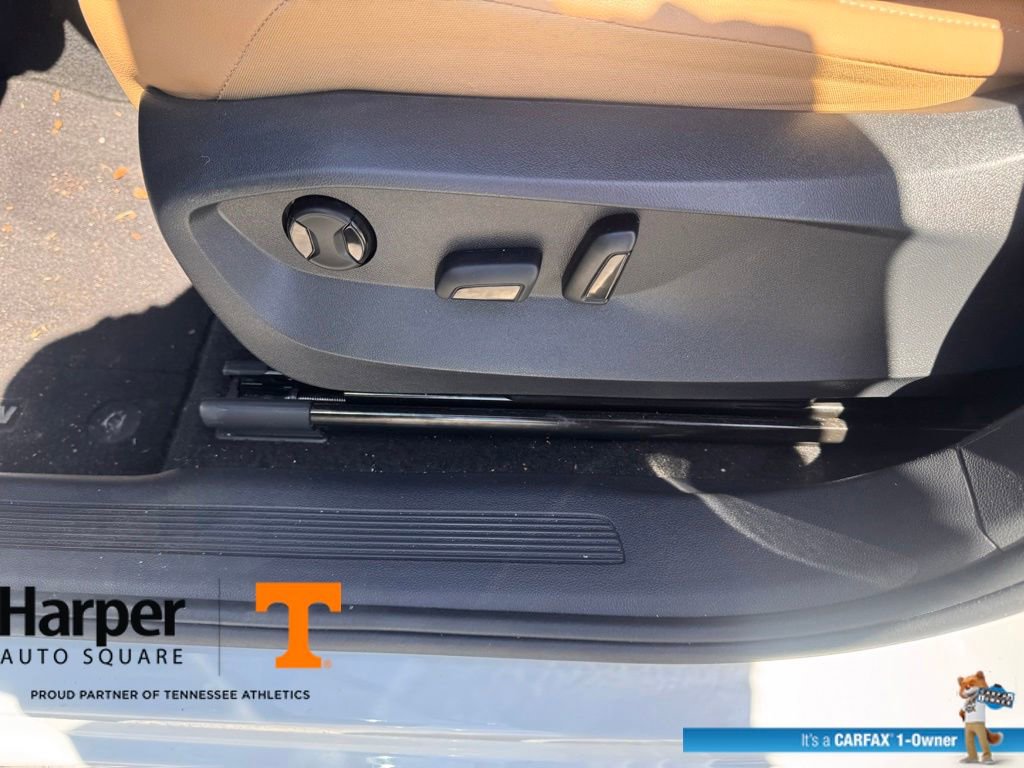 Used 2024 Volkswagen Tiguan SE w/ Panoramic Sunroof Package AWD/4WD image 18