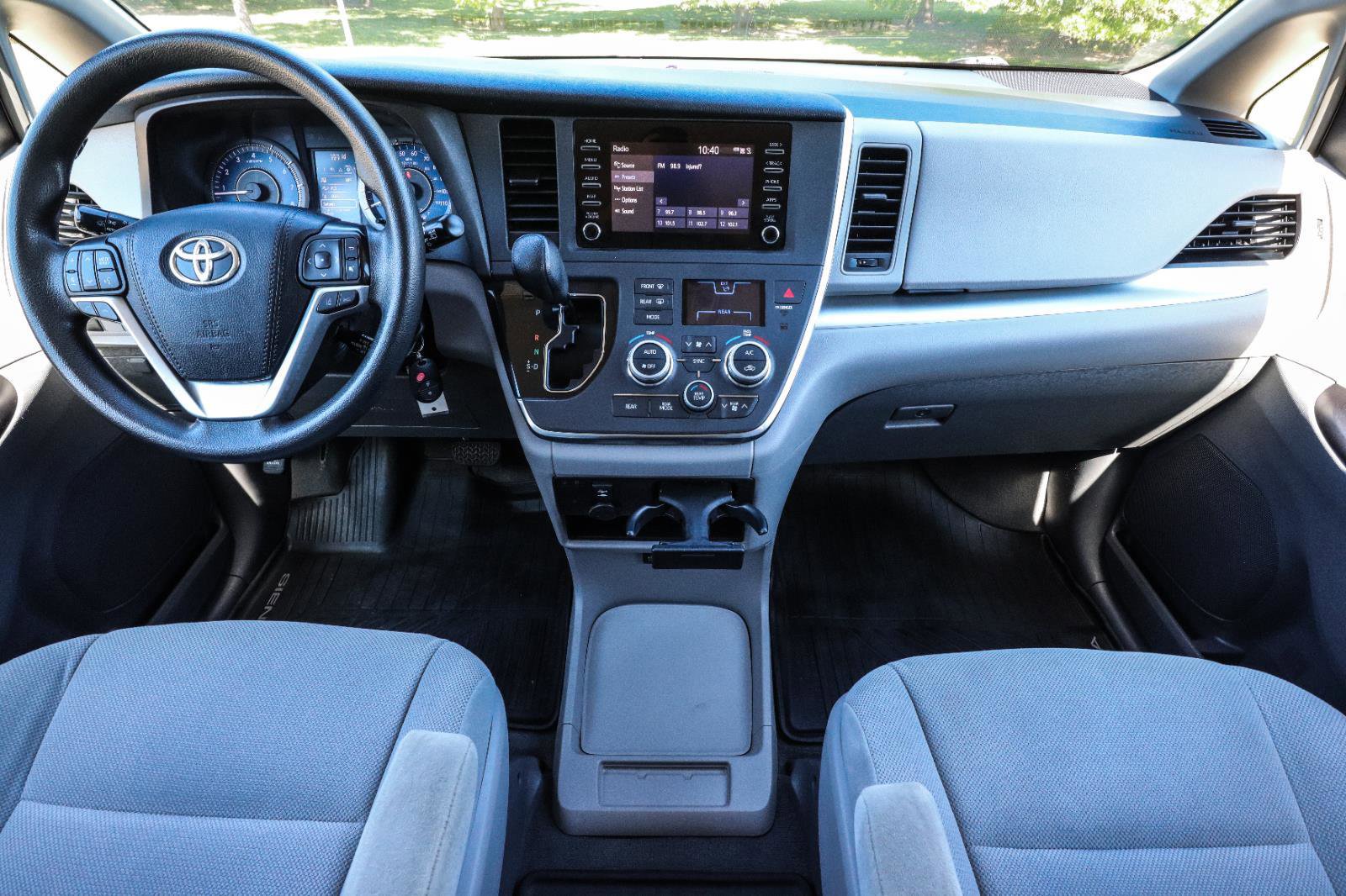 Used 2019 Toyota Sienna L FWD image 24