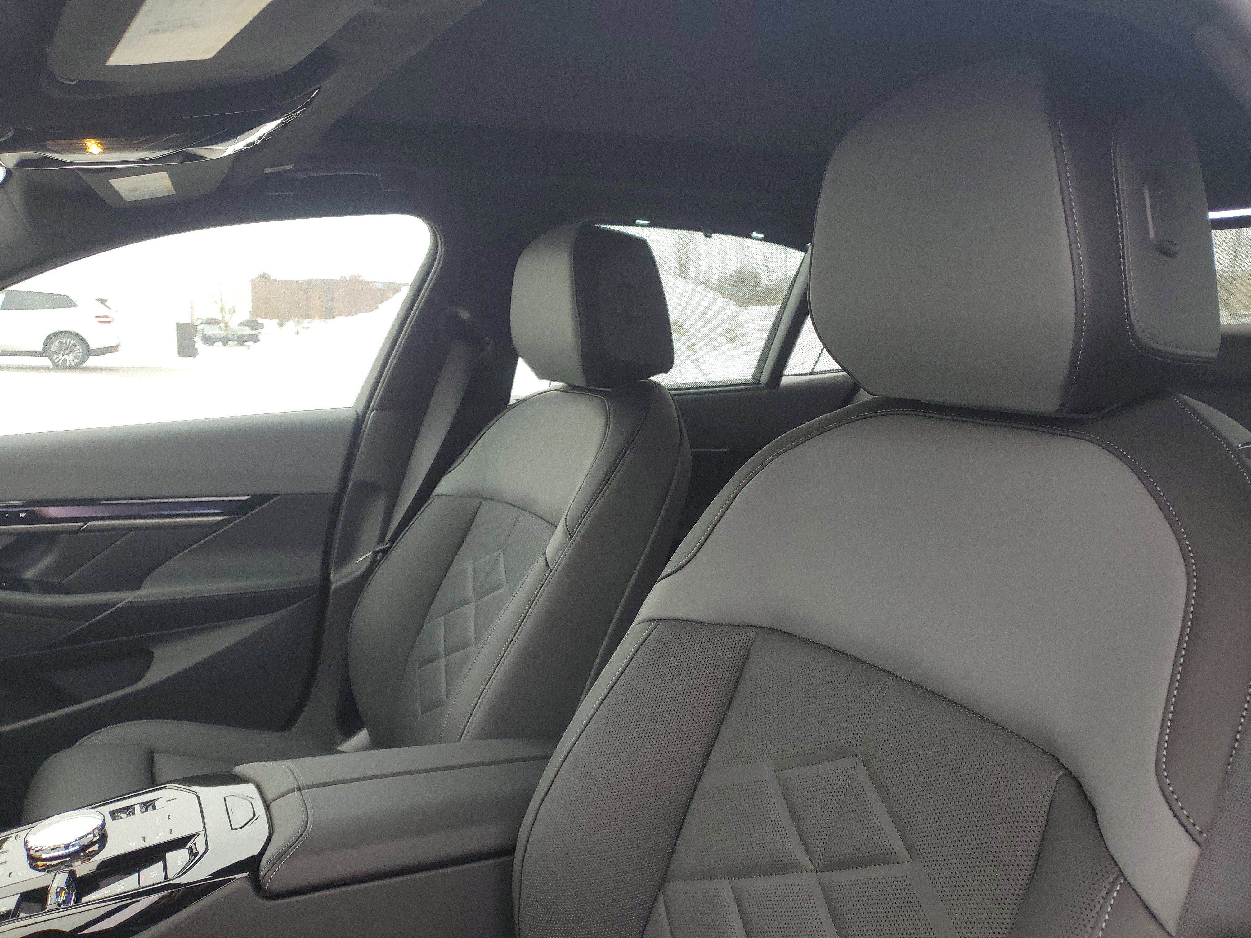 New 2026 BMW 550e xDrive w/ Executive Package image 7