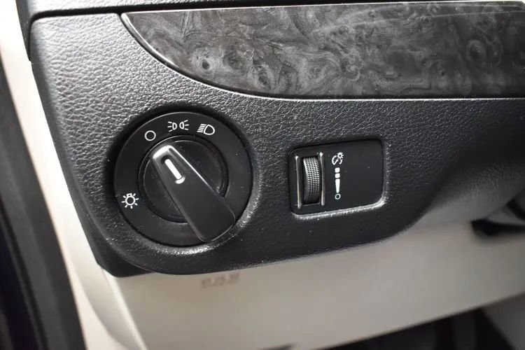 Used 2012 Dodge Grand Caravan American Value Package FWD image 22