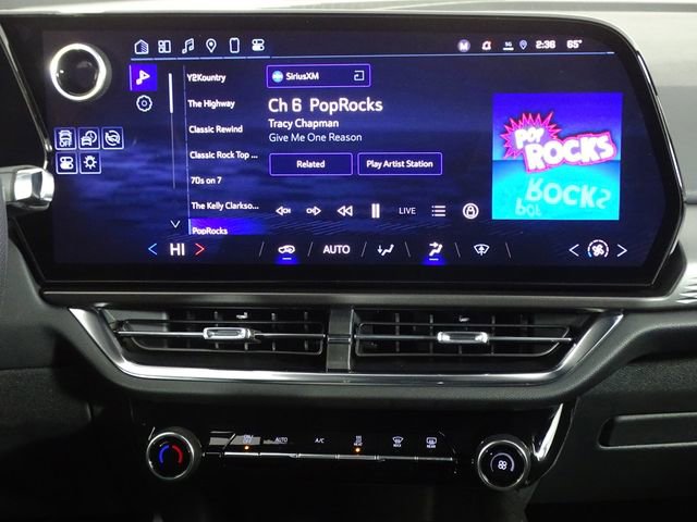 Used 2025 Chevrolet Equinox EV LT image 23