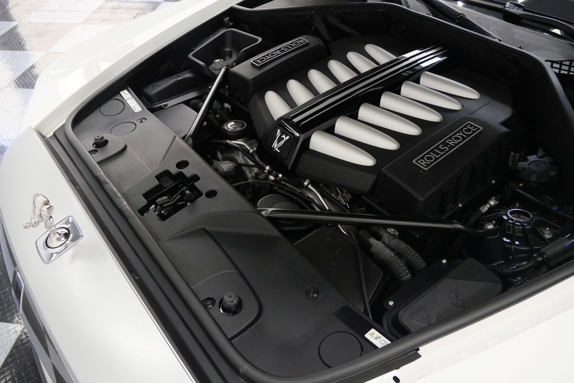 Used 2014 Rolls-Royce Ghost RWD image 41