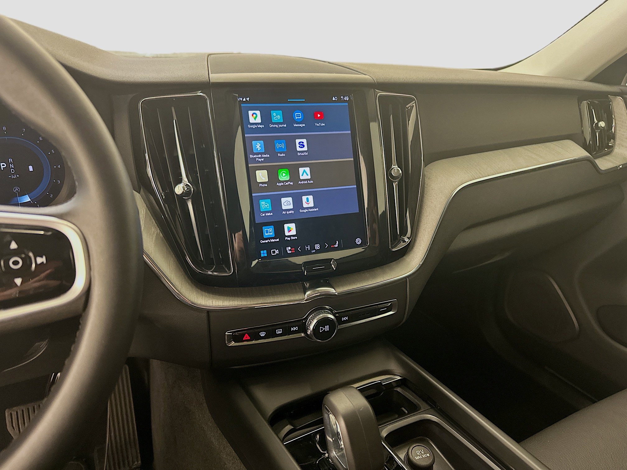 Used 2025 Volvo XC60 B5 Plus image 26