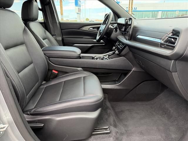 Certified 2025 Chevrolet Traverse LT FWD image 13