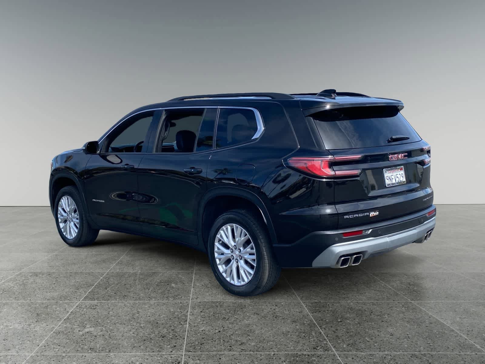 Used 2024 GMC Acadia Elevation FWD image 3