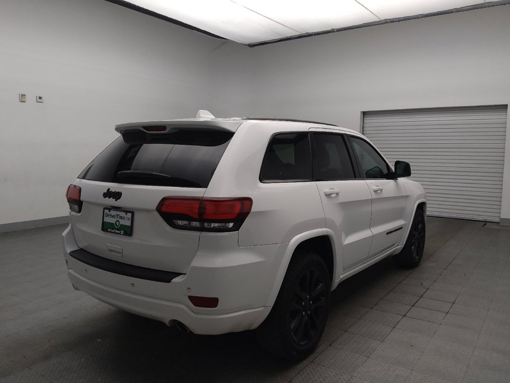 Used 2020 Jeep Grand Cherokee Altitude RWD image 9