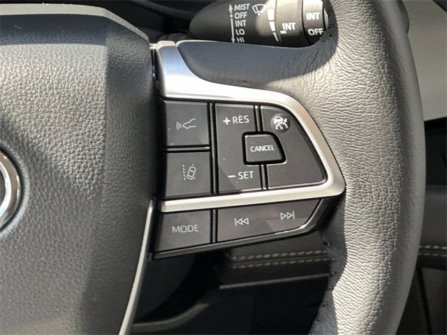 Used 2025 Toyota Sienna XLE image 13