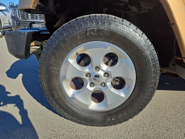 Used 2015 Jeep Wrangler Unlimited Sahara w/ Connectivity Group AWD/4WD image 7